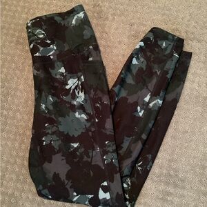 RBX workout/ yoga Leggings, floral print, capri length, size Medium